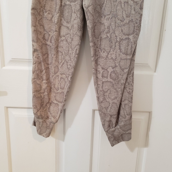 SUNDRY SNAKE PRINT JOGGERS POCKETS SOFT NWT S(1) - Picture 2 of 10